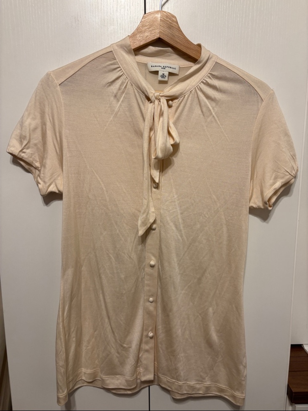 Silk Tie-Neck Short Sleeve Blouse - M